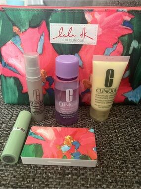 New Clinique Pouch w/5 Products